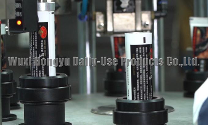 laatste bedrijfsnieuws over Wat voor schoenlak moet ik kiezen om mijn lederen sandalen in te weekken voor onderhoud?  3